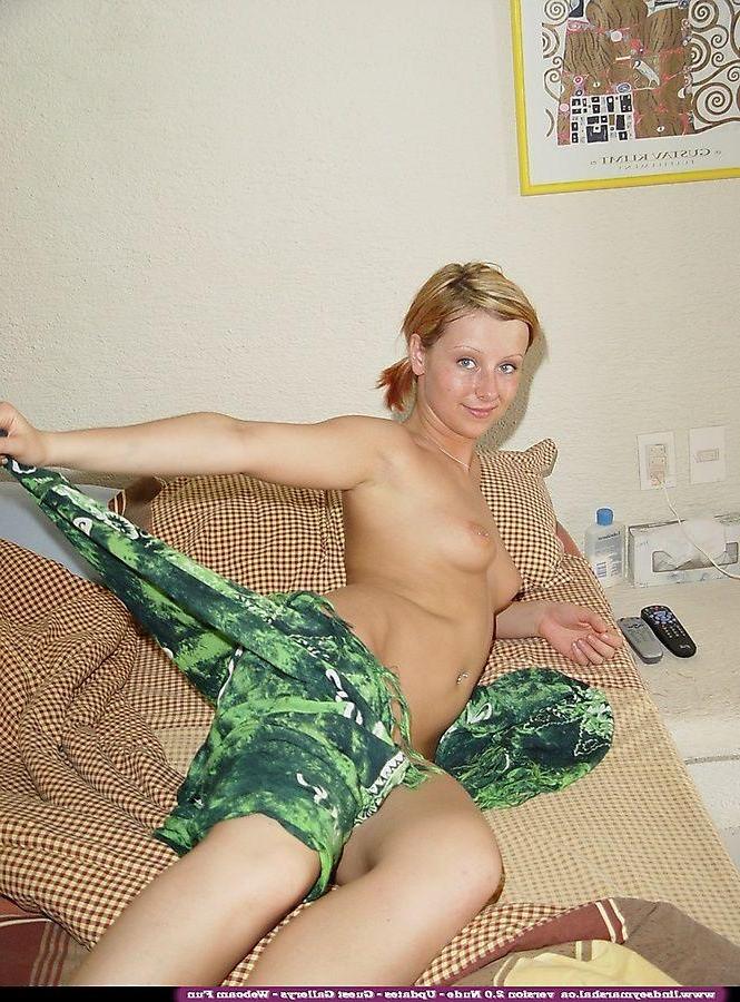 20P Pictures of Lindsey Marshal getting all naked just for you