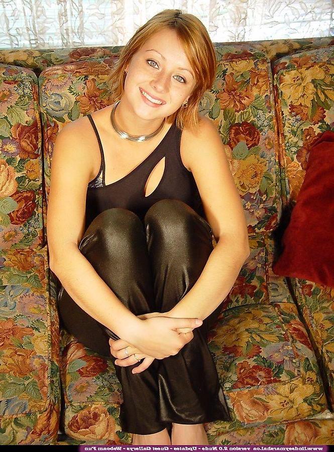 20P Pictures of teen Lindsey Marshal naked and horny just for you