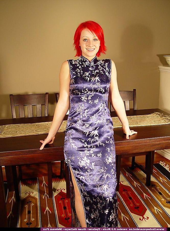 20P Pictures of Lindsey Marshal naked and bending over for you