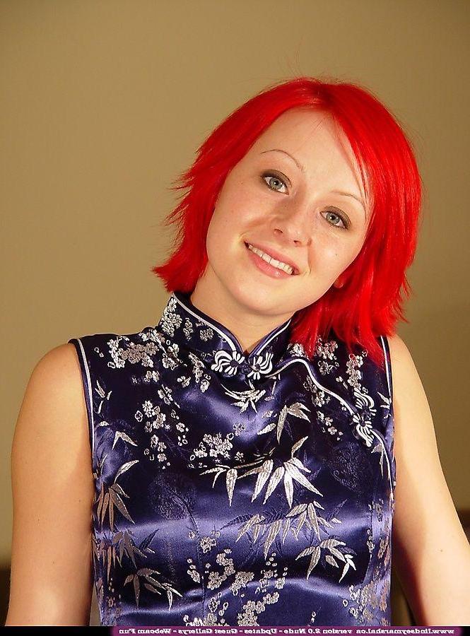 20P Pictures of Lindsey Marshal naked and bending over for you