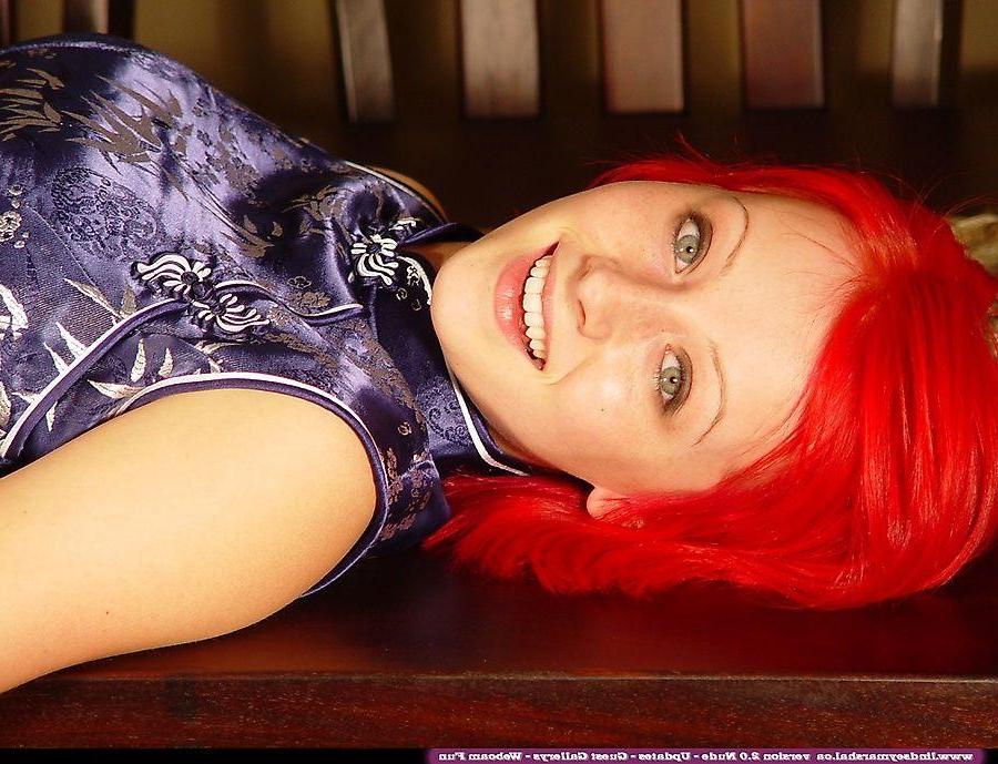 20P Pictures of Lindsey Marshal naked and bending over for you