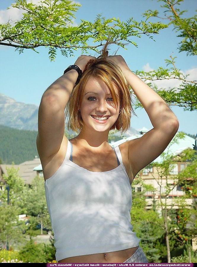 20P Pictures of Lindsey Marshal showing off her cuteness