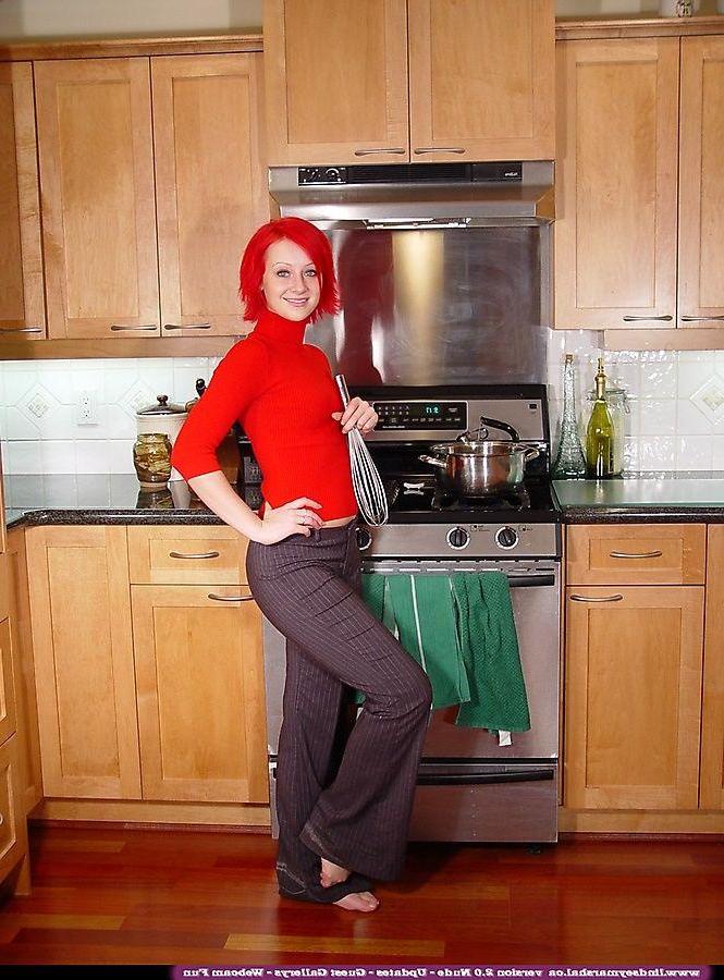20P Pictures of Lindsey Marshal stripping for your viewing pleasure