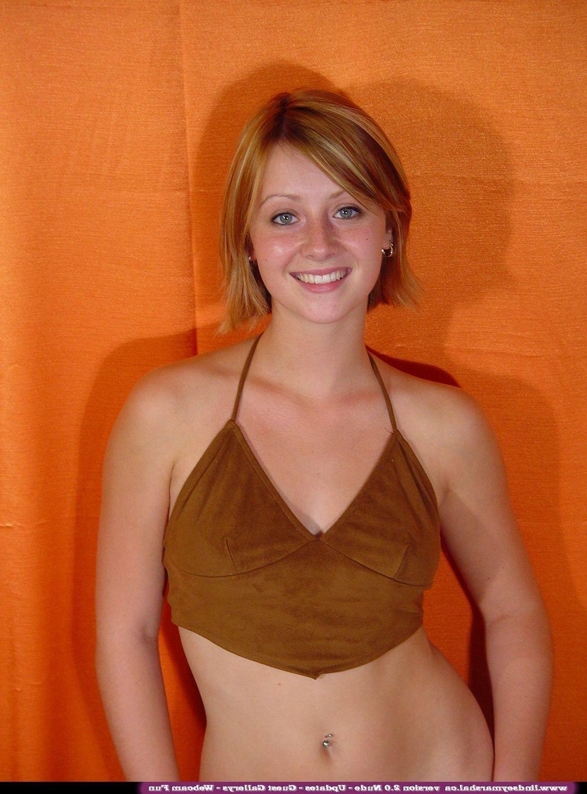 20P Pictures of teen model Lindsey Marshal stripping totally naked