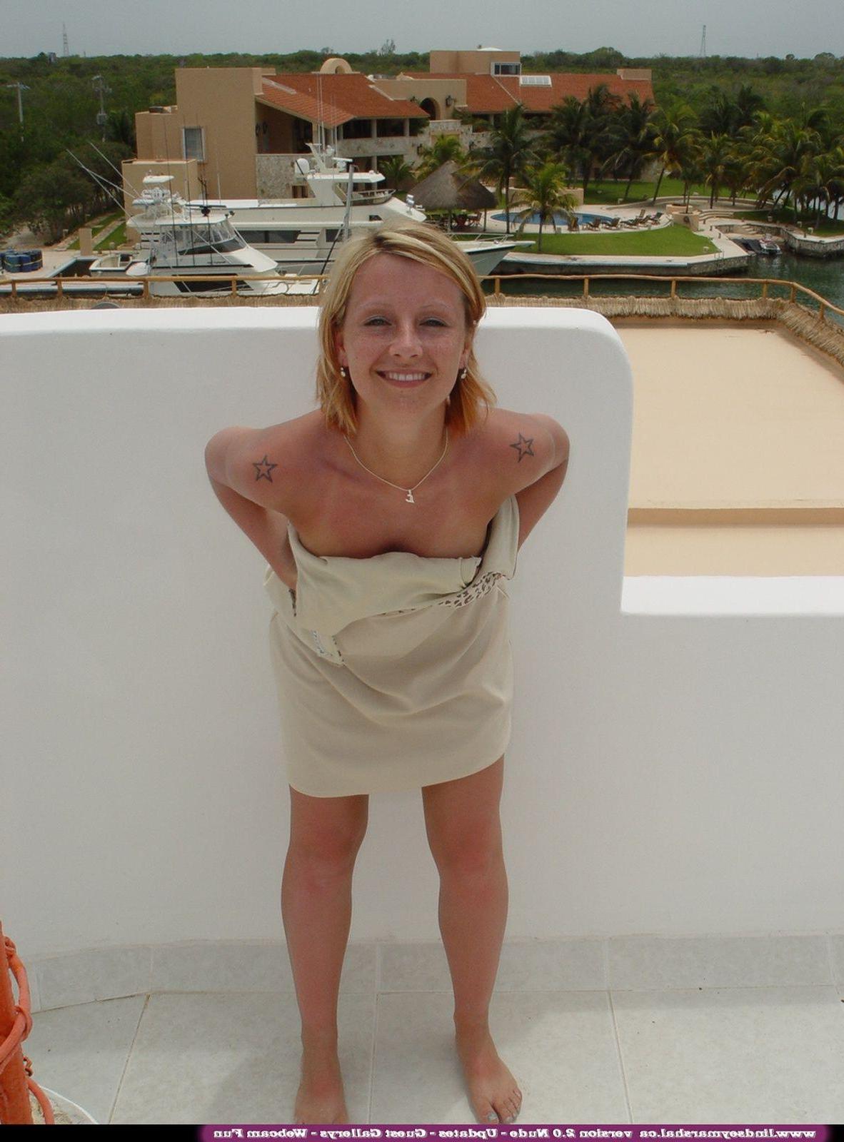 20P Pictures of teen girl Lindsey Marshal stripping totally nude outside
