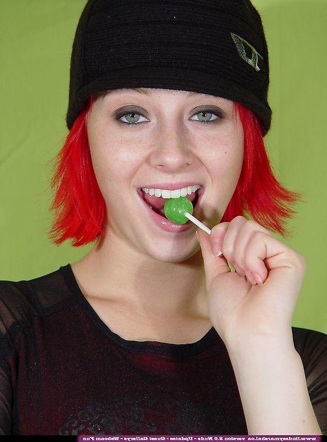 20P Pictures of Lindsey Marshal sucking on something hard