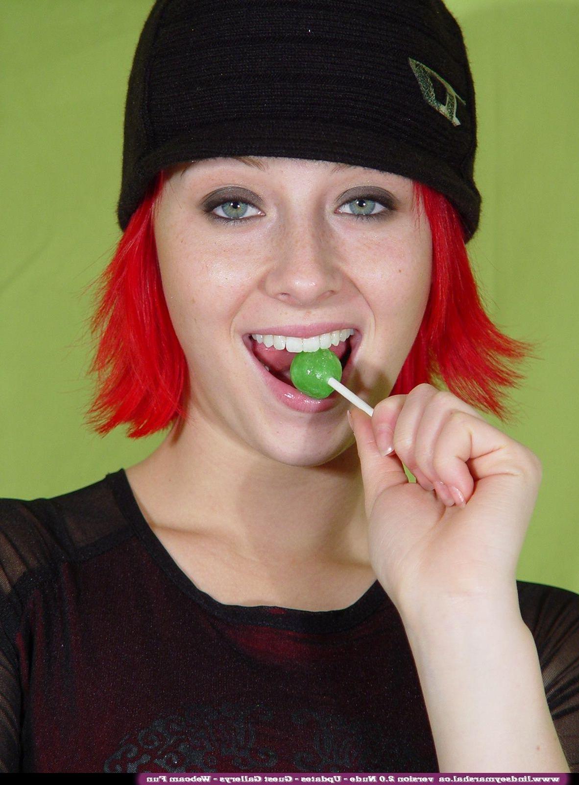 20P Pictures of Lindsey Marshal putting something hard into her mouth