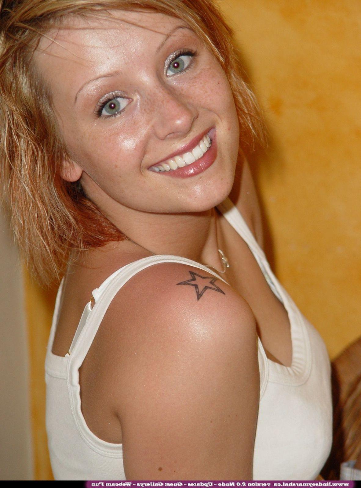20P Pictures of Lindsey Marshal stripping naked to get you off