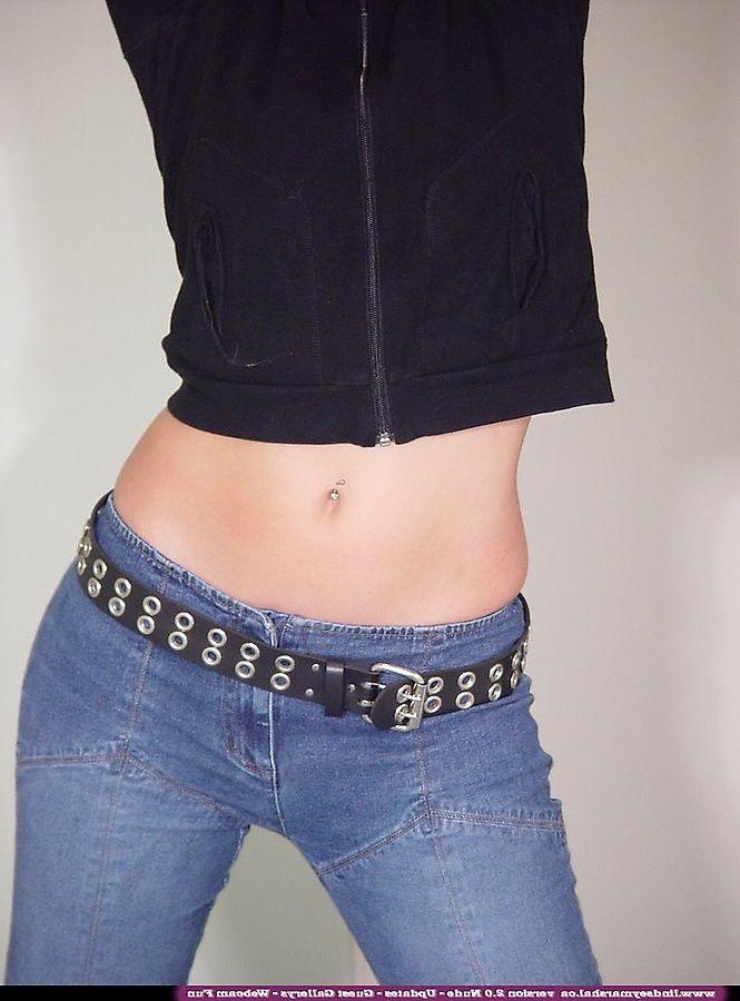 20P Pictures of teen Lindsey Marshal showing her boobs and vagina