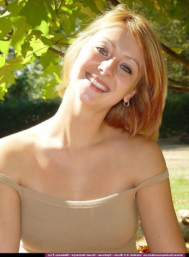20P Pictures of teen girl Lindsey Marshal exposing her tits and pussy outside