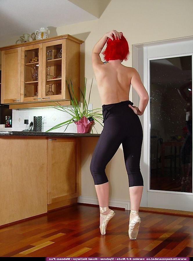 20P Pictures of teen star Lindsey Marshal giving you some naked ballet