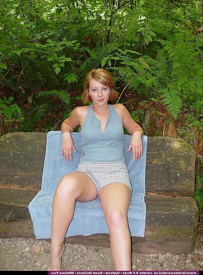 20P Pictures of teen model Lindsey Marshal showing you her pussy