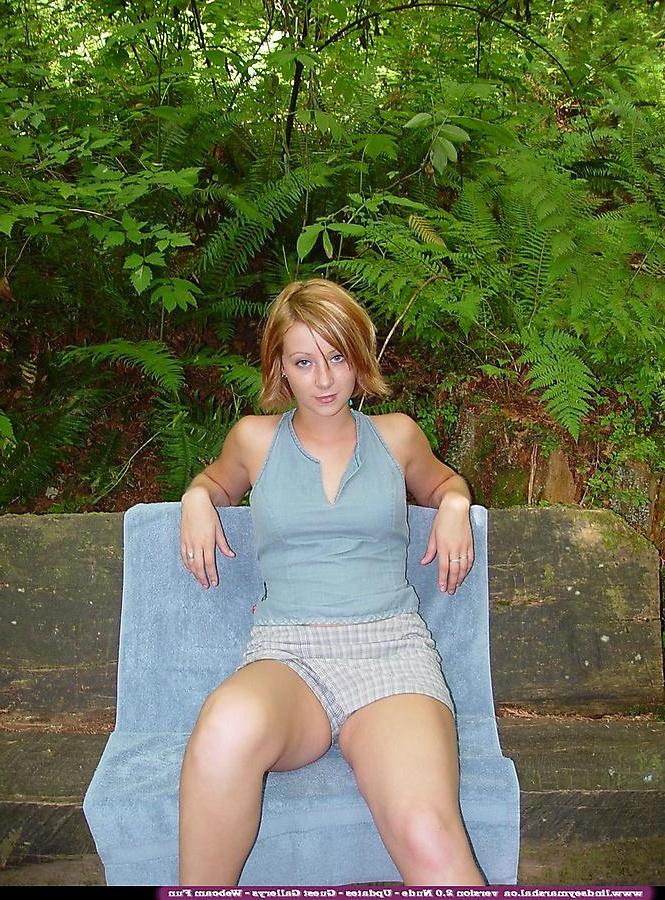 20P Pictures of teen model Lindsey Marshal showing you her pussy