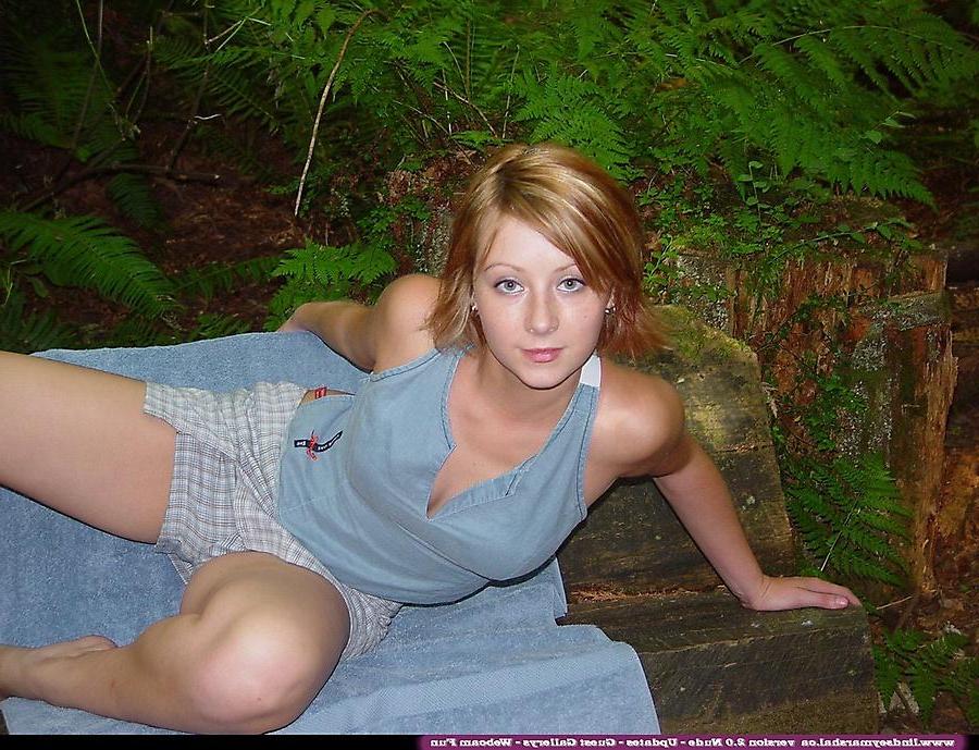 20P Pictures of teen model Lindsey Marshal showing you her pussy