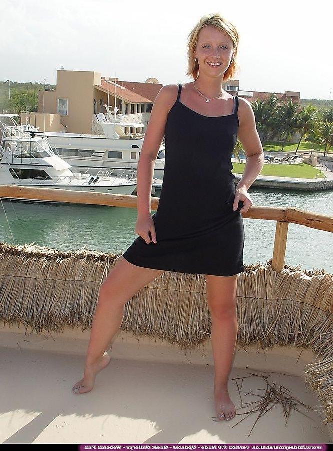 20P Pictures of teen Lindsey Marshal naked on the dock