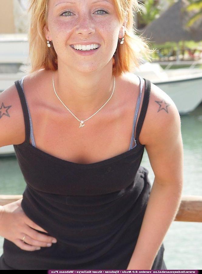 20P Pictures of teen Lindsey Marshal naked on the dock