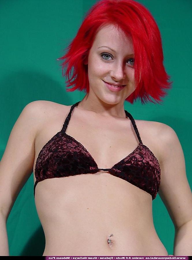 20P Pictures of teen hottie Lindsey Marshal stripping naked for you