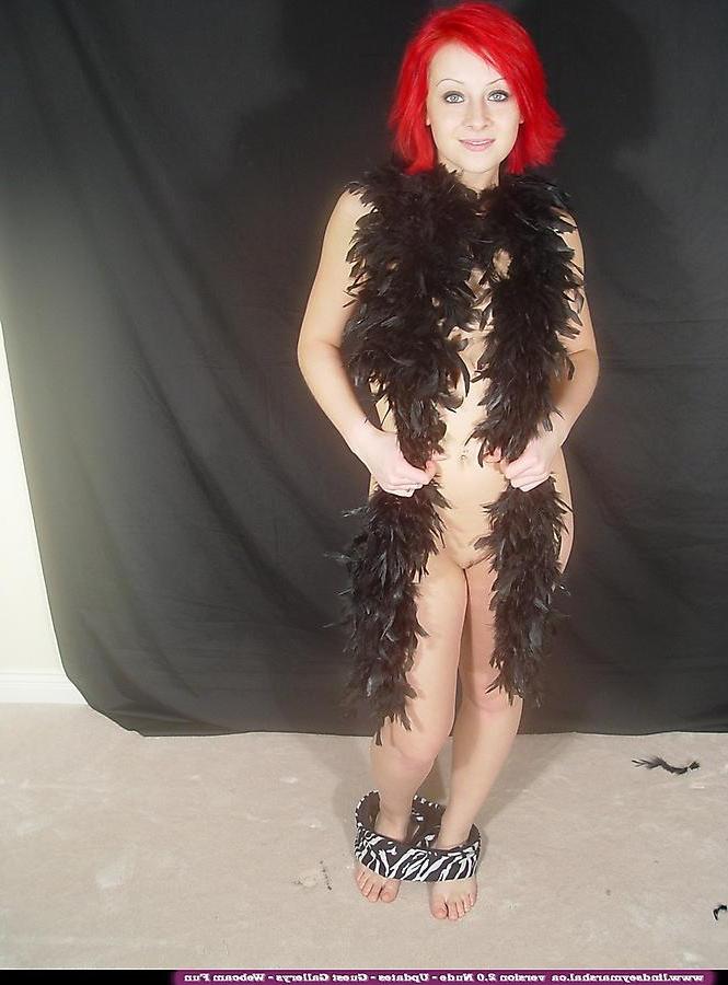 20P Pictures of teen Lindsey Marshal stripping nude with a feather boa