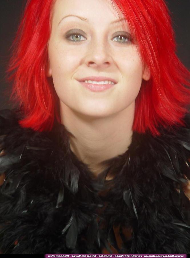 20P Pictures of teen Lindsey Marshal stripping nude with a feather boa