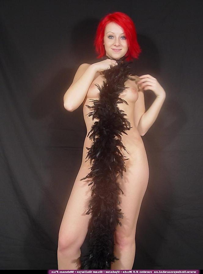 20P Pictures of teen Lindsey Marshal stripping nude with a feather boa