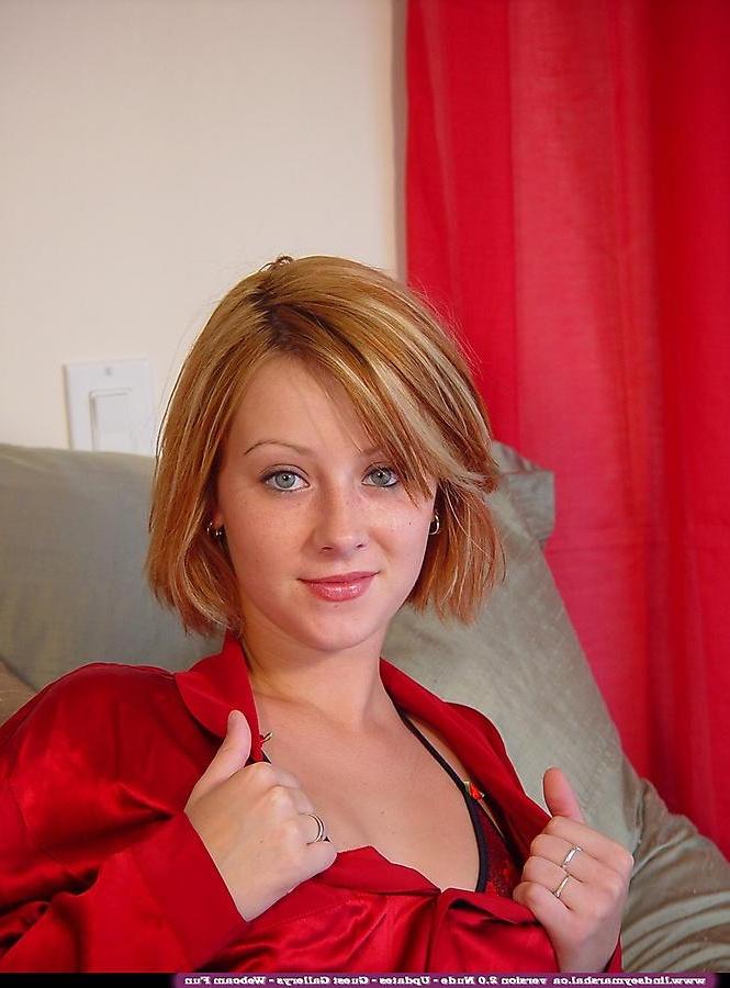 20P Pictures of Lindsey Marshal waiting for you in bed