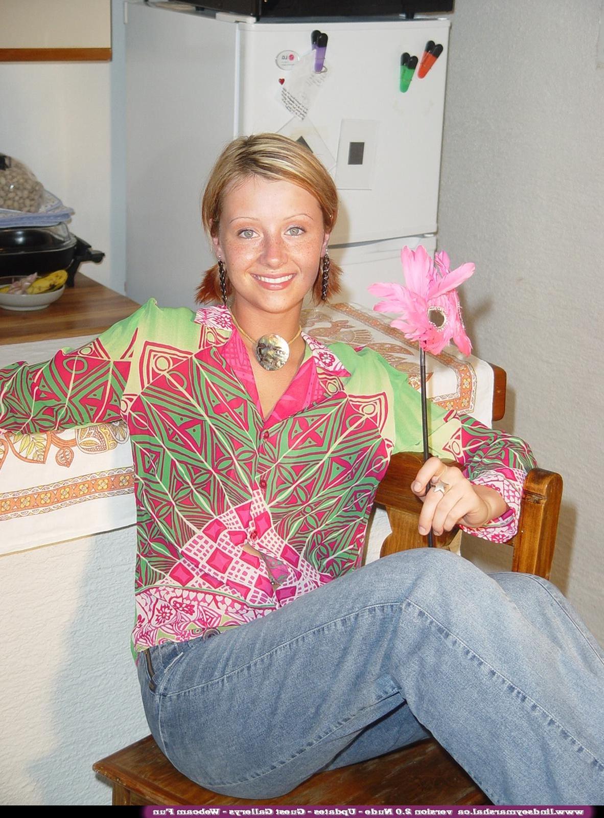 20P Pictures of teen amateur Lindsey Marshal goofing off at home