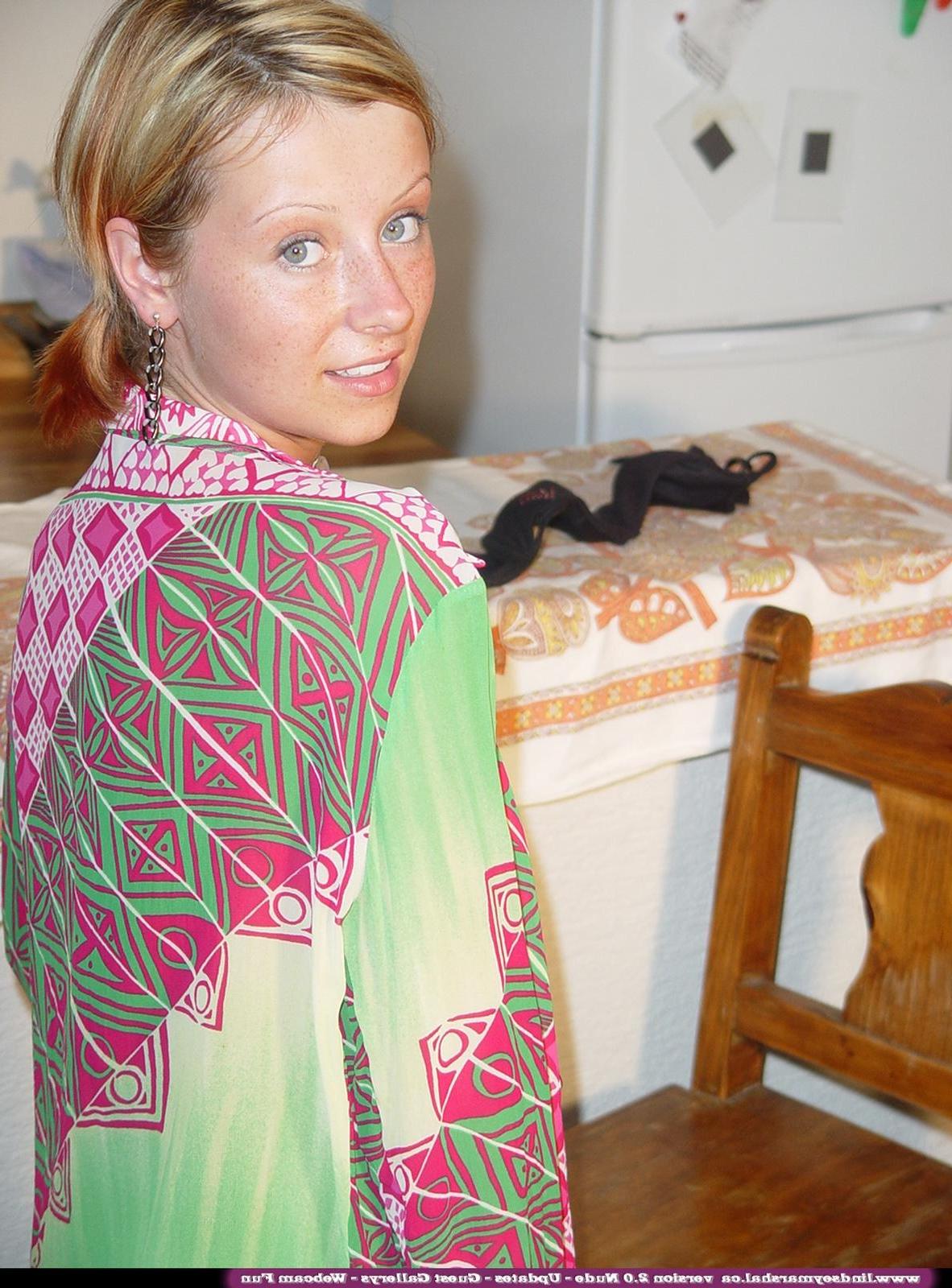 20P Pictures of teen amateur Lindsey Marshal goofing off at home