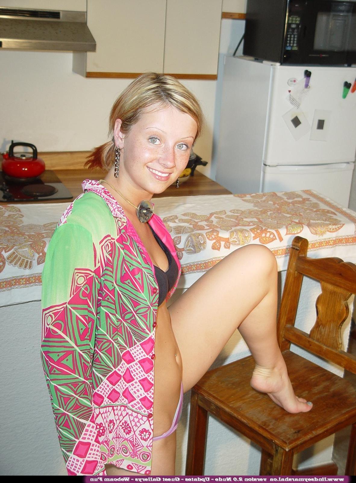 20P Pictures of teen amateur Lindsey Marshal goofing off at home