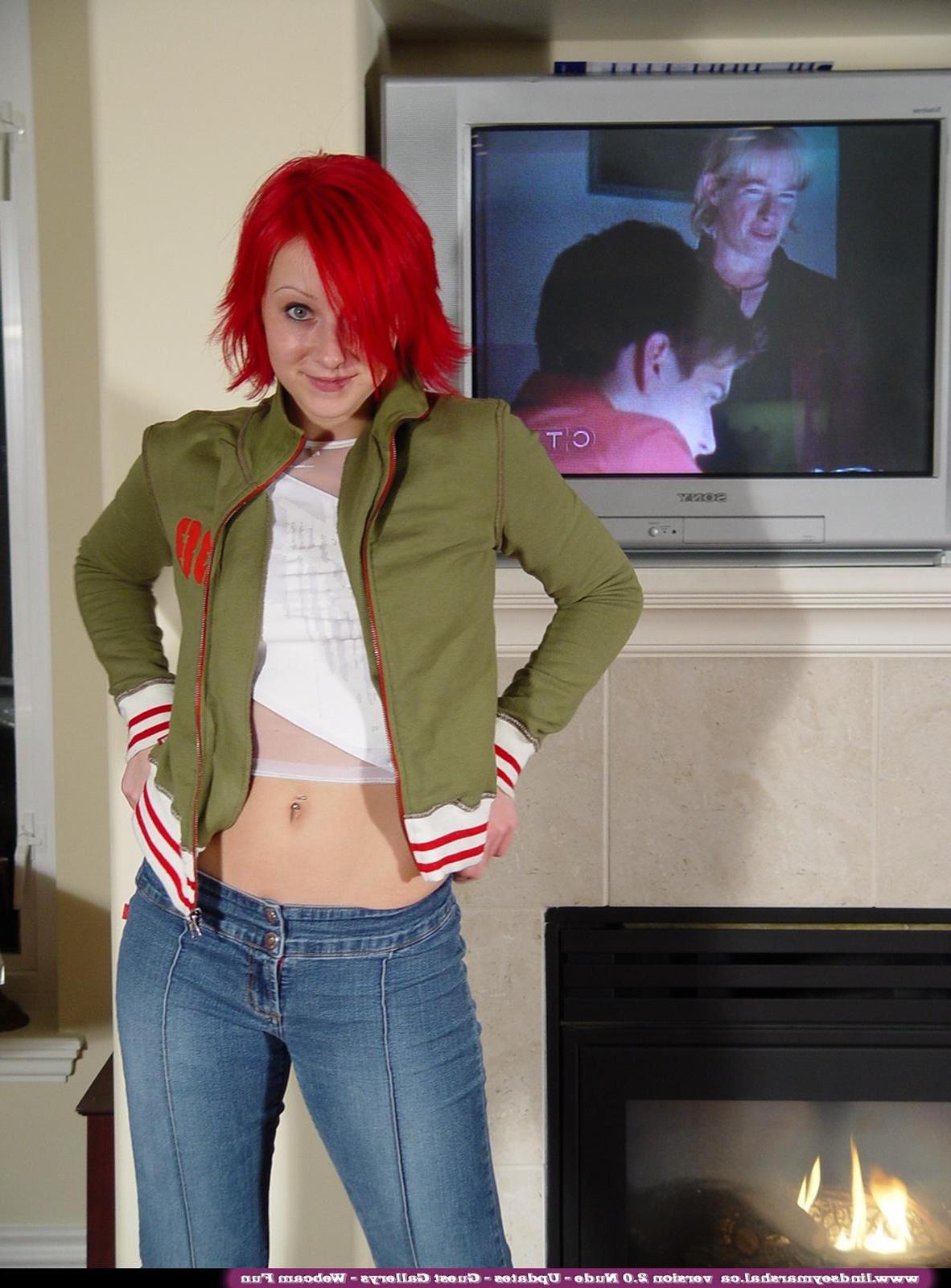 20P Pictures of Lindsey Marshal getting naked on her living room floor