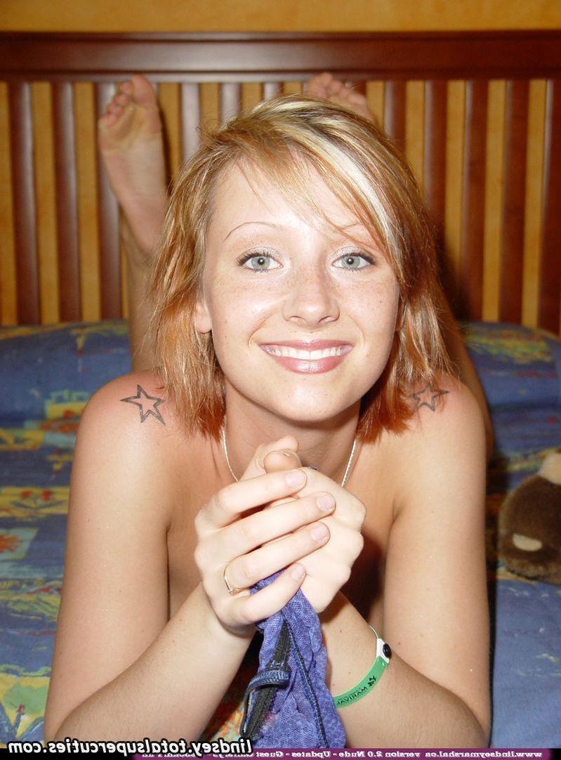 19P Pictures of Lindsey Marshal completely nude in bed