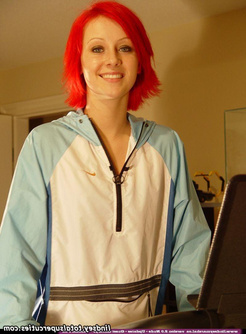 19P Pictures of Lindsey Marshal working out in the nude