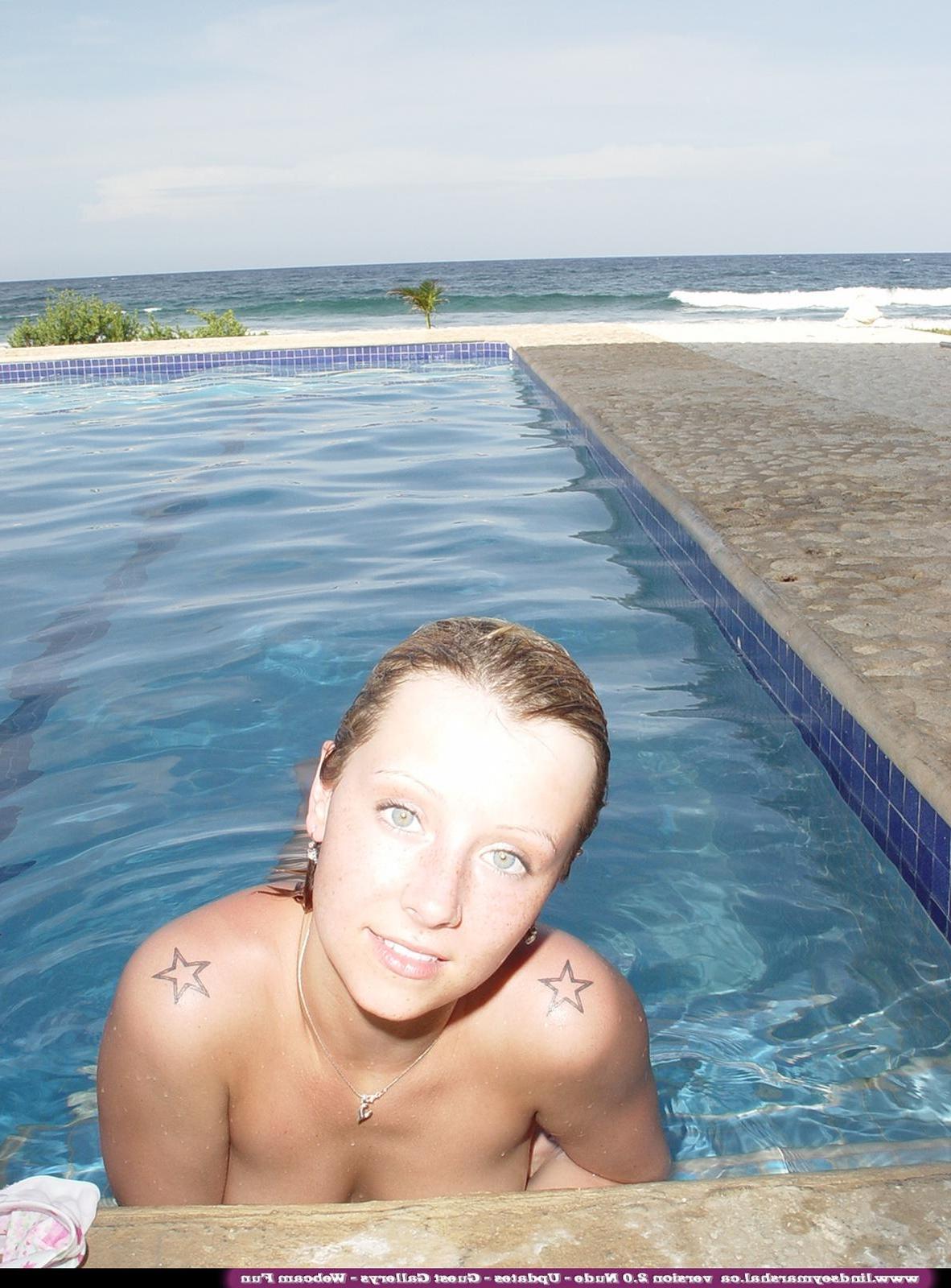 20P Pictures of Lindsey Marshal going for a nude swim