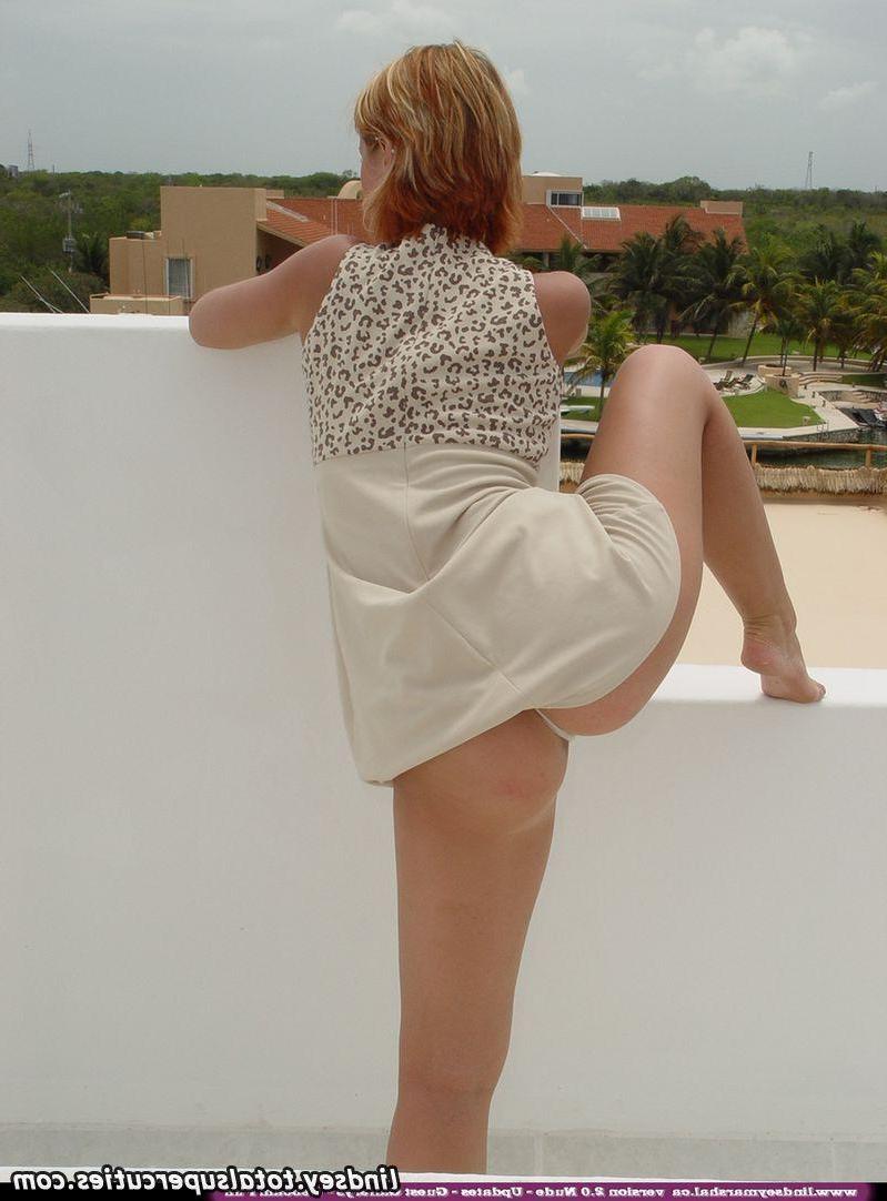 20P Pictures of Lindsey Marshal completely nude