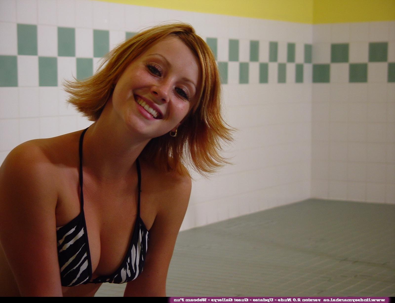 20P Pictures of Lindsey Marshal going for a naked swim