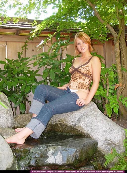15P Lindsey flashes us in her back yard