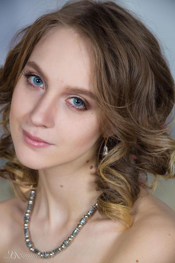 16P Pretty girl Angela gets naked and spreads her legs for you in "White Fur"
