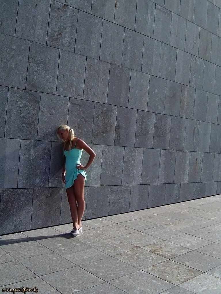 20P Pictures of Lovely Lizzy showing her perfect ass