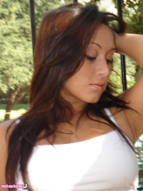 16P Pictures of Lunas Cam exposing herself in the back yard