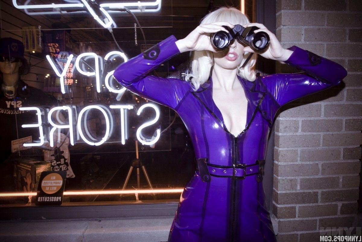 15P Pictures of teen star Lynn Pops all kinky in purple leather