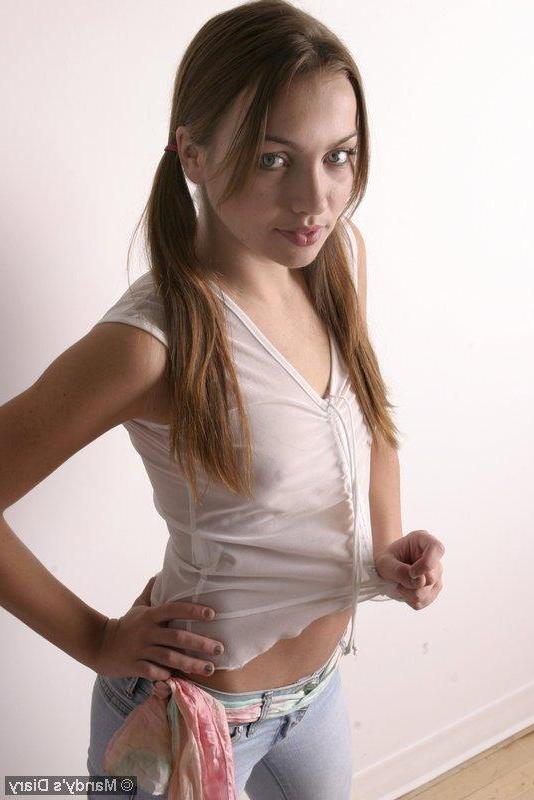 20P Pictures of teen babe Mandy's Diary exposing her hot pussy