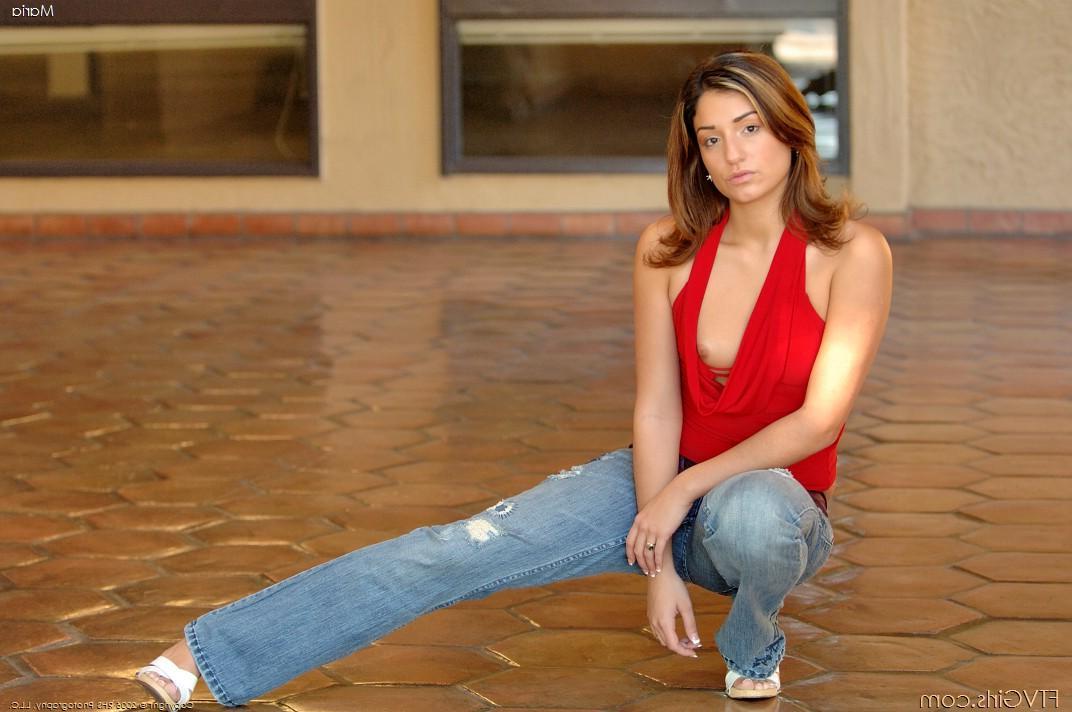 20P Pictures of Maria bending over for your cock