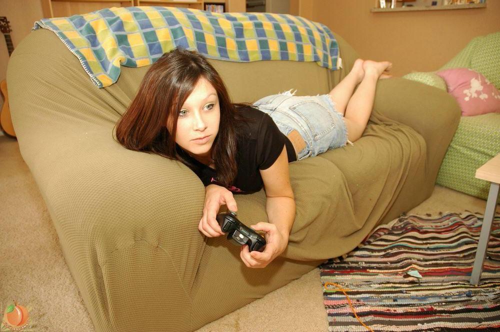 16P Pictures of wet peach Marie playing a sexy video game