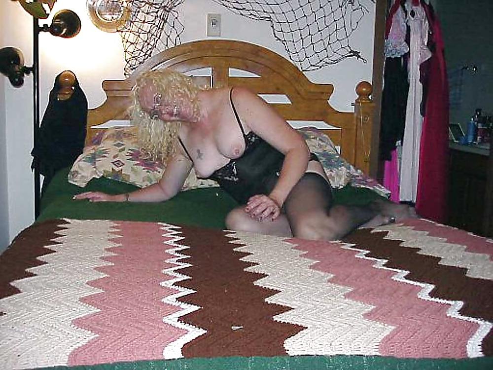 11P Blonde housewife in stockings