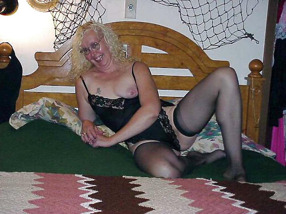 11P Blonde housewife in stockings