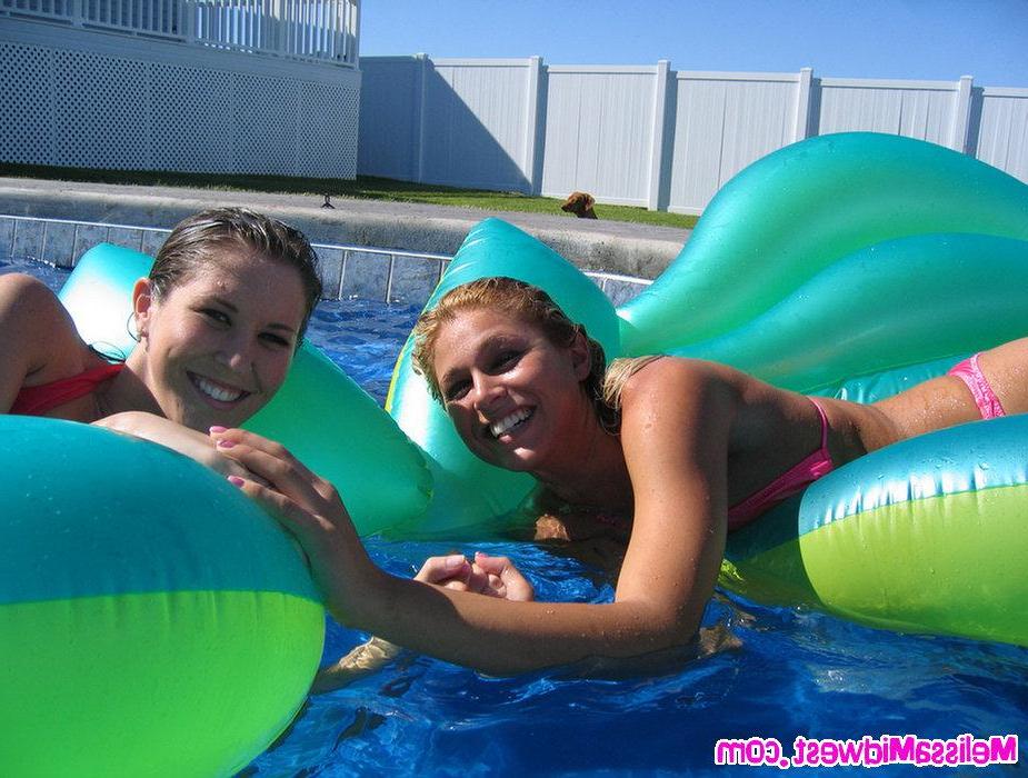 15P Melissa and her friend in a hot tub