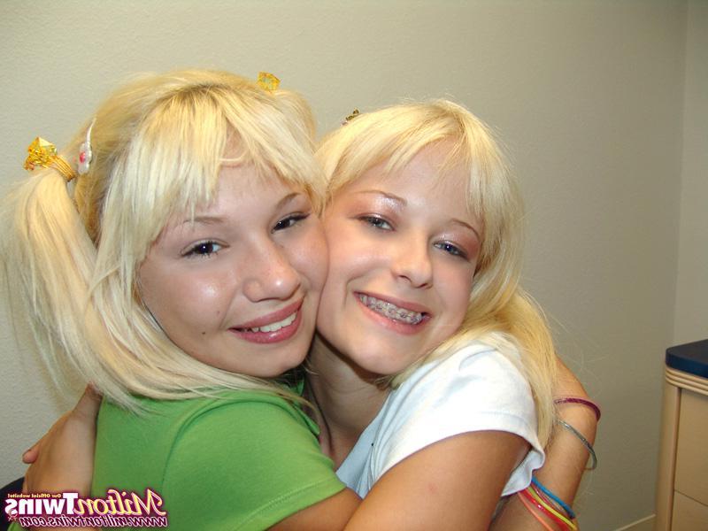 12P Hot twins Cali and Cherish invite their blonde friend over to eat some pussy