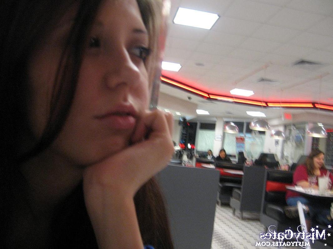 20P Pictures of Misty Gates going out for a late night bite to eat