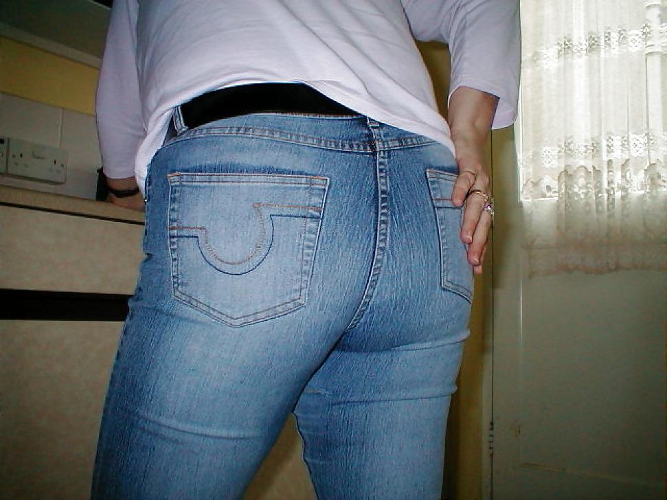 25P Sweet girls in jeans