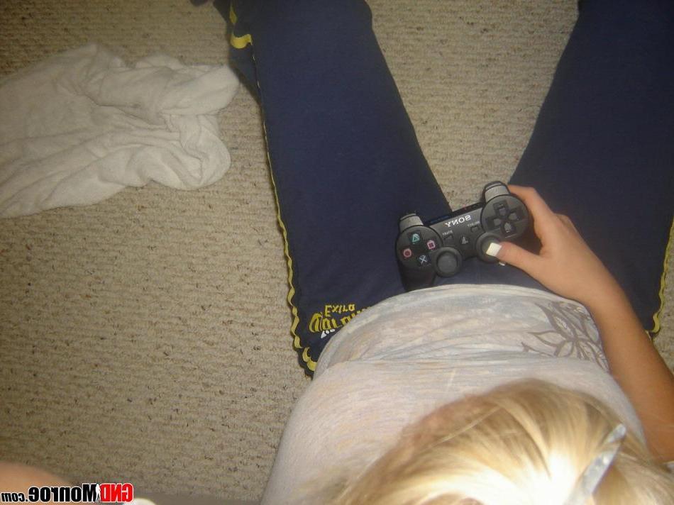 16P Pictures of teen GND Monroe taking hot pics of herself