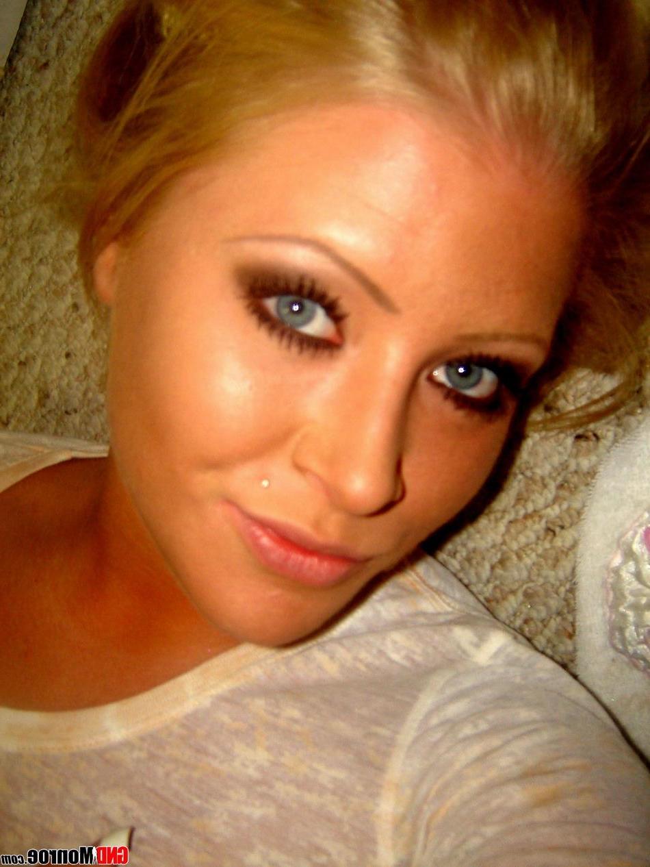 16P Pictures of teen GND Monroe taking hot pics of herself